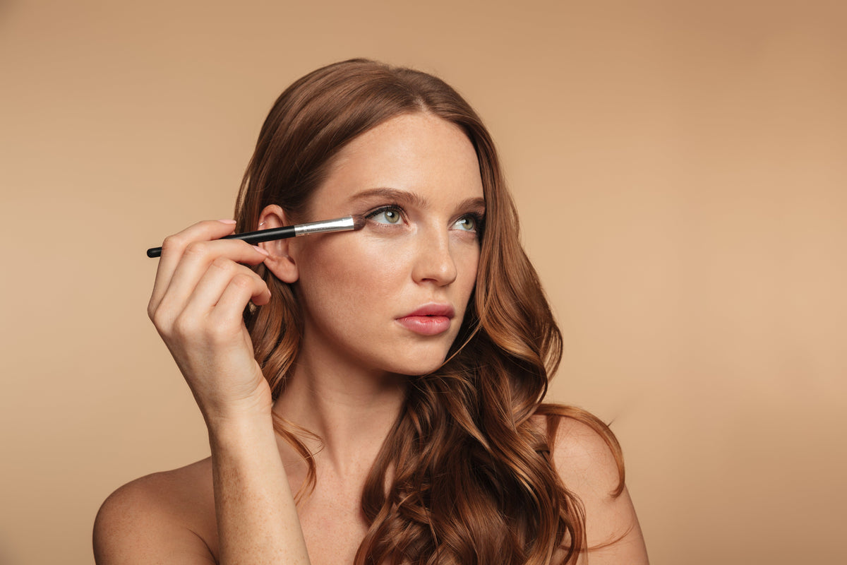 Descubra Que Cor de Eyeliner Valoriza Mais o Seu Olhar